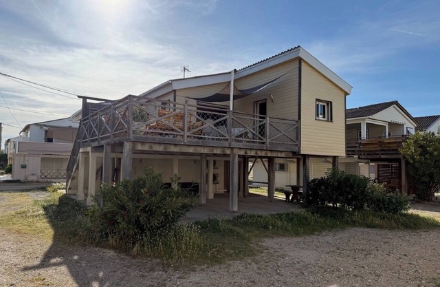 Chalet GRUISSAN 10 People, 4 Bedrooms (7 beds) : Comfort & sea view