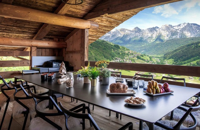 Chalet Happyview - luxury holiday for 15 with pool & sauna - OVO Network