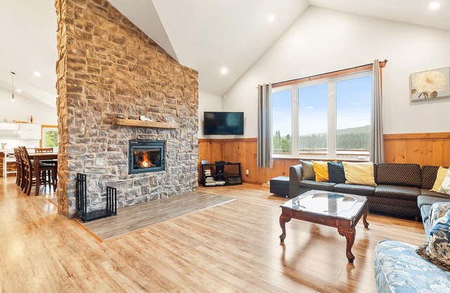 Chalet Harmony - large exclusive waterfront cottage with SPA and pool table