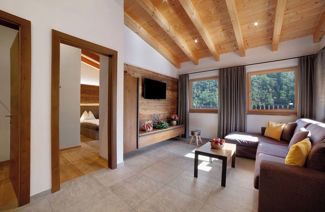 Chalet 'Hortensie' with Mountain View, Shared Pool and Wi-Fi