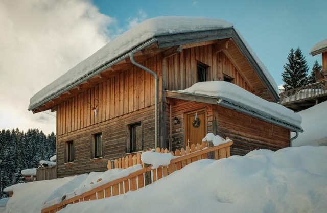 Chalet in Annaberg-Lungötz with a community pool
