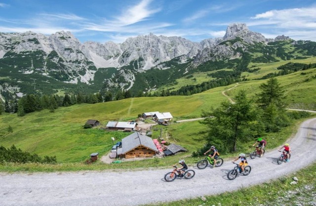 Chalet in Annaberg-Lungotz with a community pool