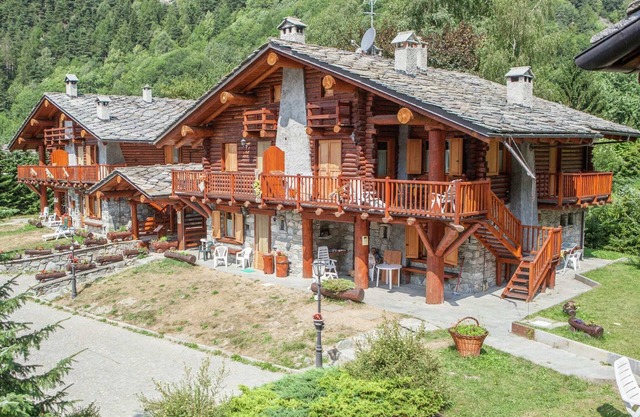 Chalet in Antey-Saint-André with Mountain Views