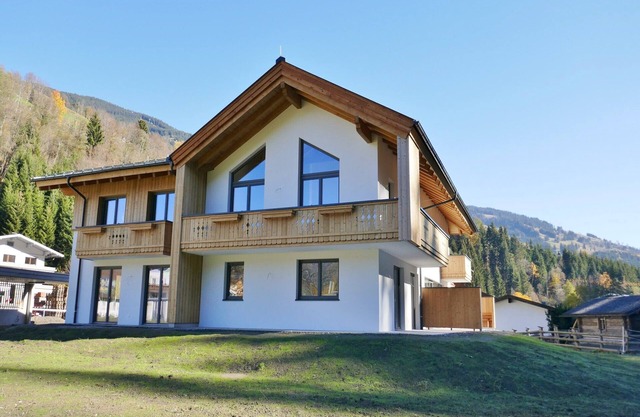 Chalet in Saalbach near Ski Lift and Sauna