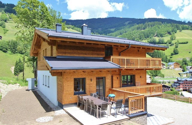 Chalet in Saalbach by Ski Lift & Slopes