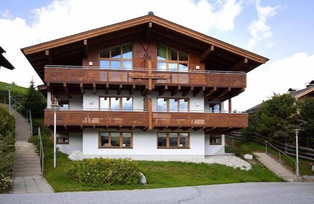Chalet in Hohe Tauern with Panoramic Views