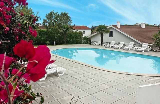 Chalet in Lagoa with Natural Pools Nearby