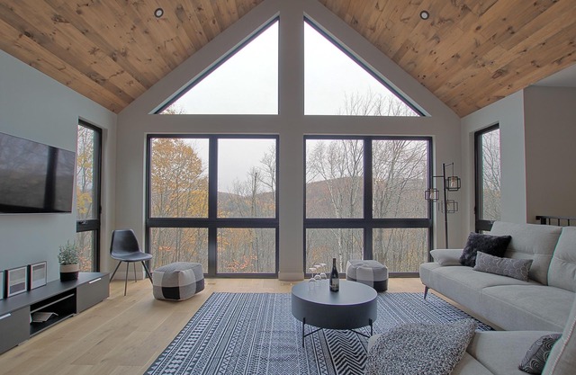 Chalet in the mountains, on the golf course and near skiing.