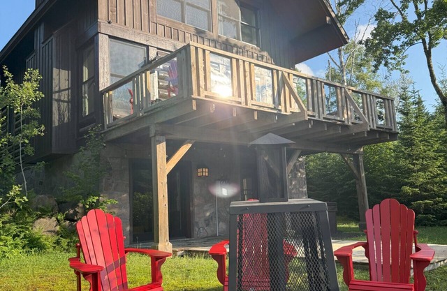 🏡 Chalet Inukshuk – Luxury Log Cabin with Spa, Lake View & Club Access near Mont-Tremblant