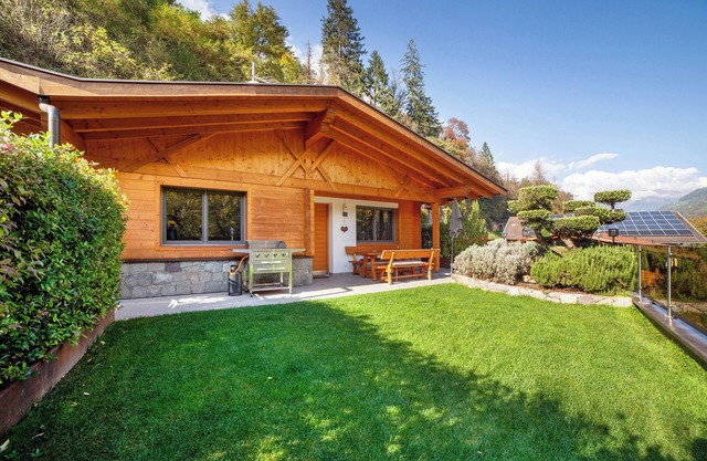 Chalet 'Jasmin' with Mountain View, Shared Pool and Wi-Fi