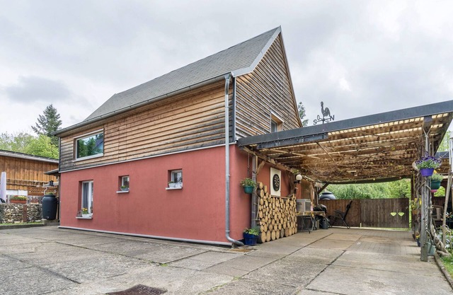 Chalet 'Kunterbunt' with Shared Terrace, Private Garden and Wi-Fi