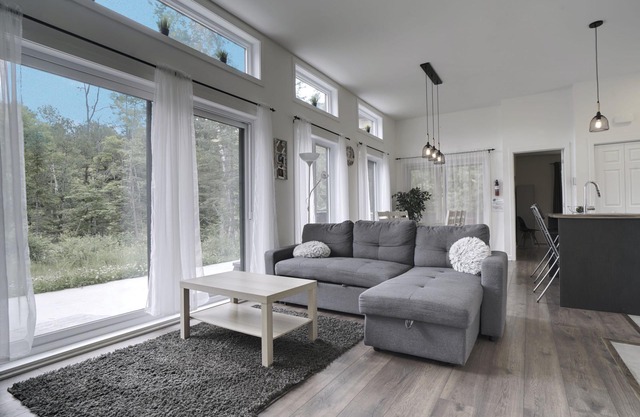 Chalet L'Hérisson (Lakefront, Spa, BBQ, forest)