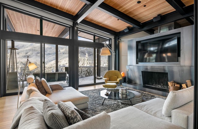 Chalet La Forja - Luxe Ski in Ski out in Kadenwood. Private Butler Included