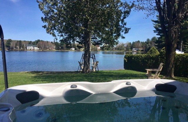 Chalet Lac Vert: lakefront & spa