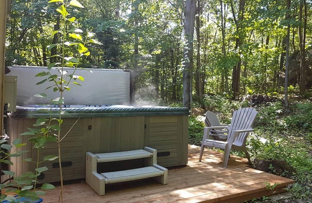 Chalet Le Charmant Boisé with spa