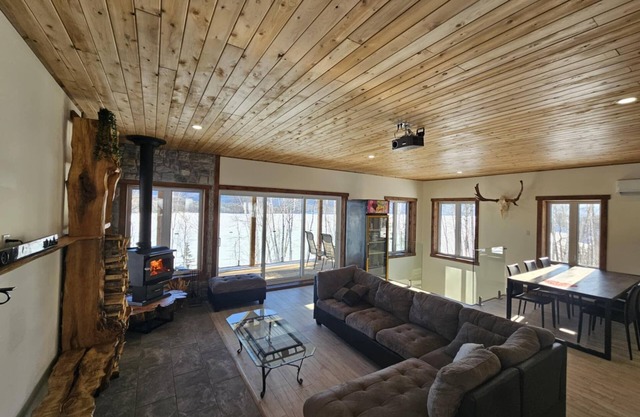 Chalet le Maikan - Intimate refuge with spa, private beach and nature escape