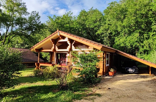 Chalet 'Le Roy' with Shared Pool, Private Terrace and Wi-Fi