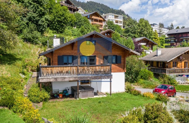 Chalet Lisa Nice individual chalet built in 1969, completely renovated from 2014 with panoramic view