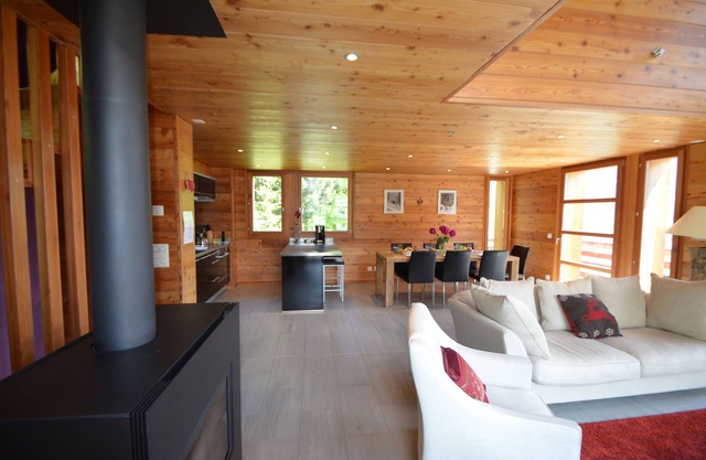 Chalet Meleze, Luxury detached chalet in Grimentz, sleeps 6