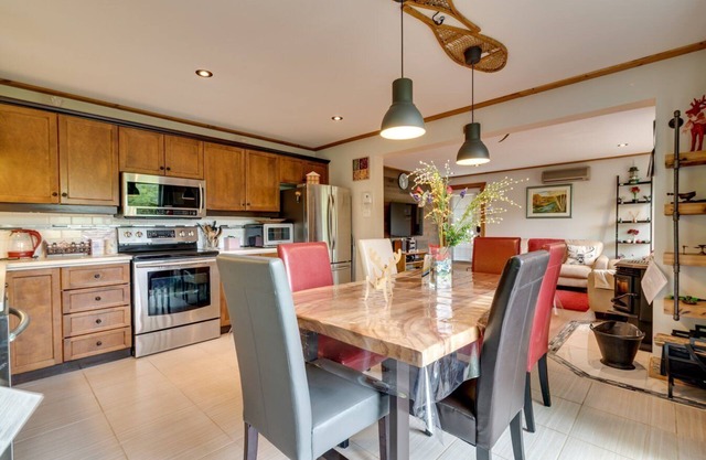 Chalet Merveilles Spa and Lake 15 minutes to Mont-Tremblant