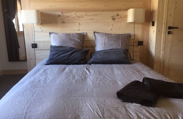 CHALET Modern "CRISTAL DARK"