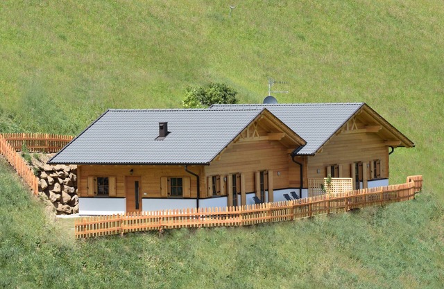 Chalet 'Niederhaushof Enzian' with Mountain View, Private Garden and Wi-Fi