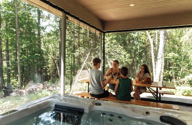 Chalet Nova - Spa, Sauna & Nearby Lakes