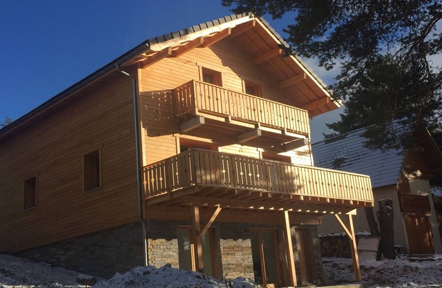 chalet of 12 beds spa and sauna located 200 meters from the slopes