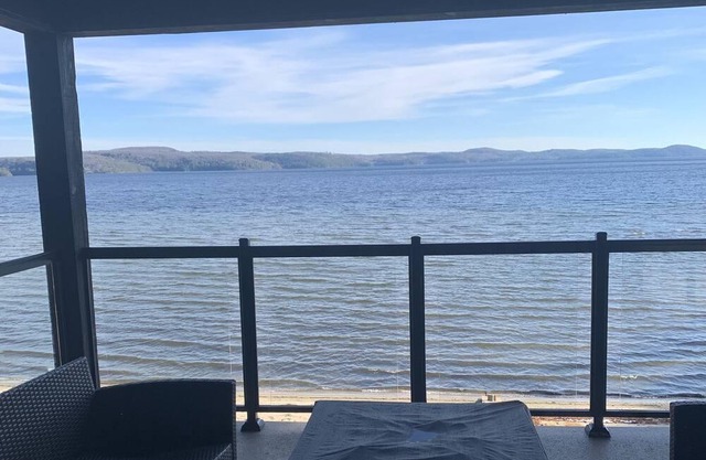 Chalet on sand beach - Lac Simon in Duhamel