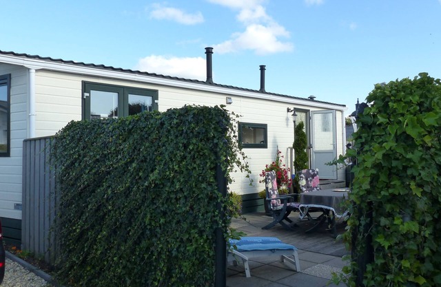 Chalet on the 5 star campsite Julianahoeve/directly behind the dunes!