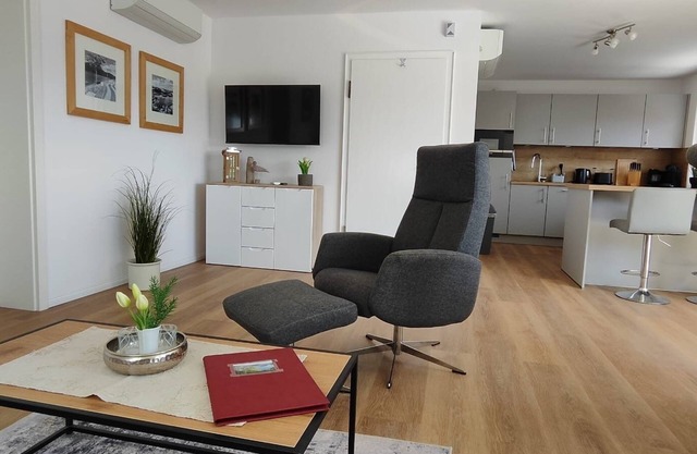 Chalet on the Diemelsee with lake view, sun terrace and much more. Pet friendly