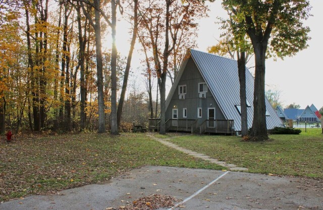 Chalet on the Lake 71 w/Beach Access, Pools, Sport Courts, Fishing Pond & more!