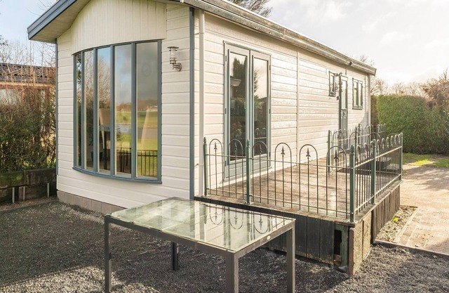 Chalet on the river IJssel at leisure park Rhederlaagse Meren