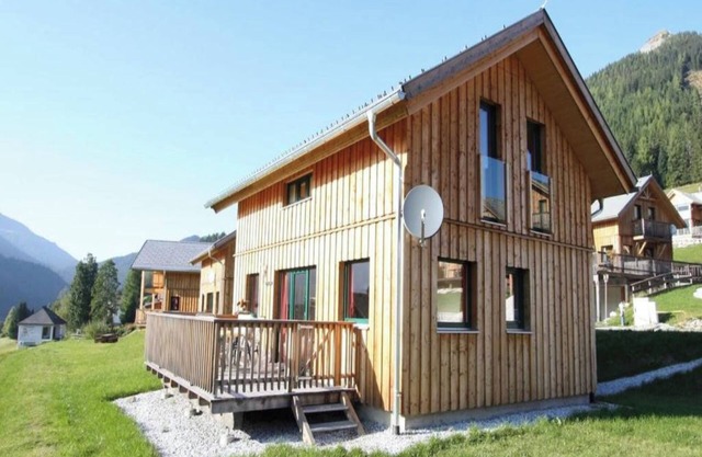 Chalet on the ski slopes with sauna and hot tub