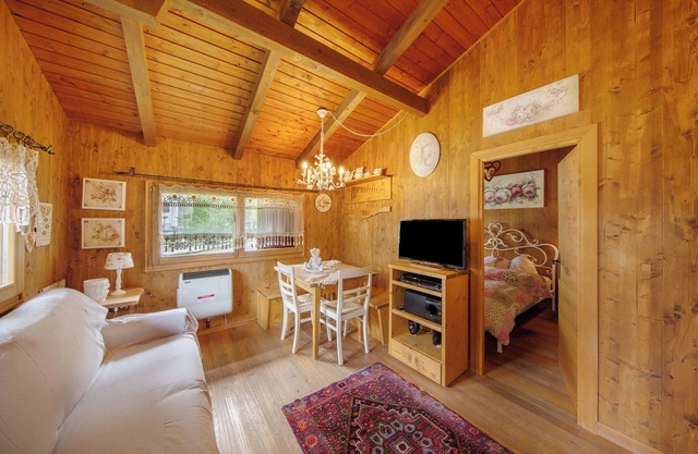 Chalet 'Orserose I Ciodi' with Mountain View, Shared Terrace and Wi-Fi