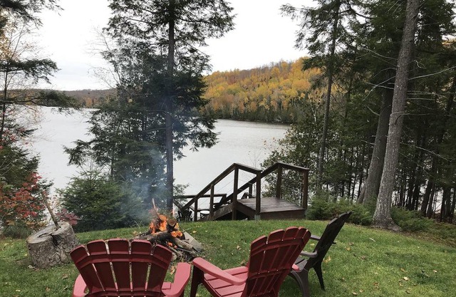 Chalet Paisible et Familial au Bord du Magnifique Lac-des-îles