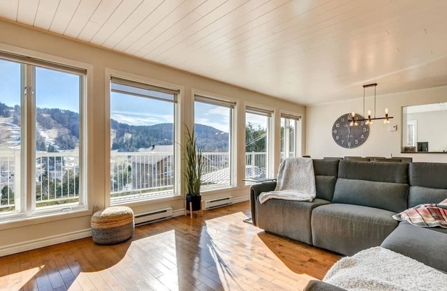 Chalet Panoramique Mont-habitant + Nouveaux Décor!