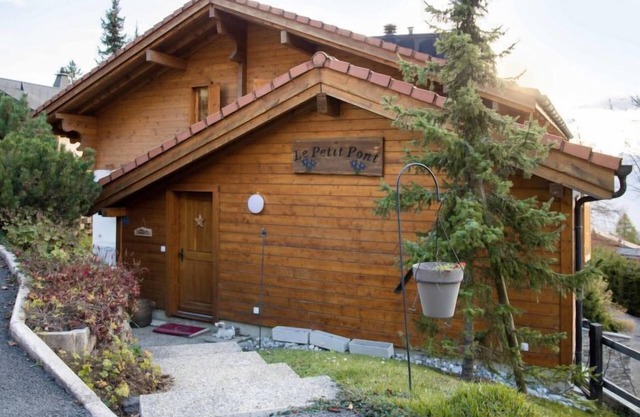 Chalet Petit Pont by Interhome