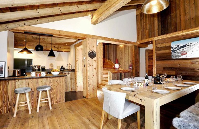 Chalet raffiné à La Tania, Courchevel - 10/12 pers, spa, sauna, billard, ski-in/ski-out - FR-1-575-20