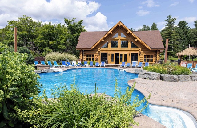 Chalet Red Deer at Fiddler Lake with Spa, Sauna, and Private Pool