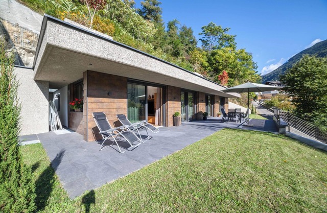 Chalet "Residenz - Riad" with Mountain View & Whirlpool close to Meran