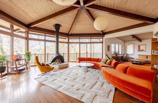 Chalet Retreat ~ 70s Design ~ Minutes to DC! - 5BD/6BA