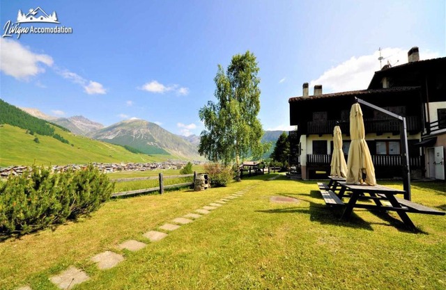 Chalet Rododendro Forést by Livigno Accomodation