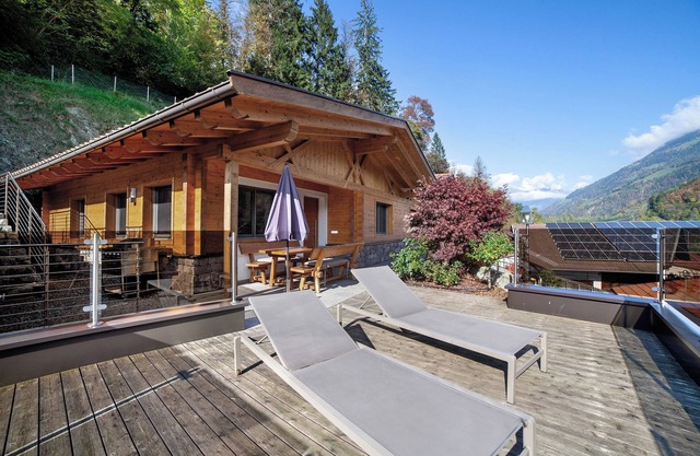 Chalet 'Rose' with Mountain View, Shared Pool and Wi-Fi