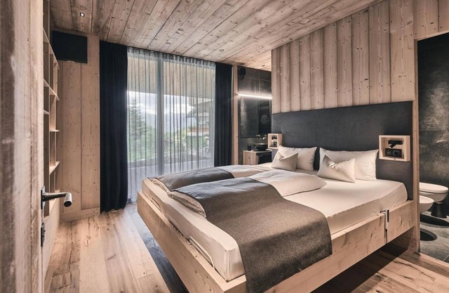 Chalet 'Ruhiges Waldchalet' with Mountain View, Private Terrace and Wi-Fi