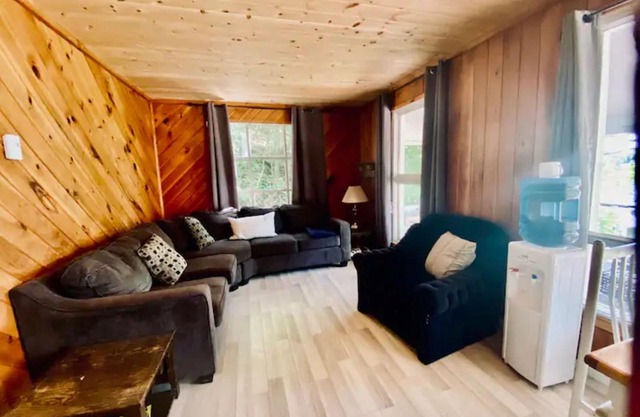 Chalet Rustique Avec Poêle au Bois Face au lac