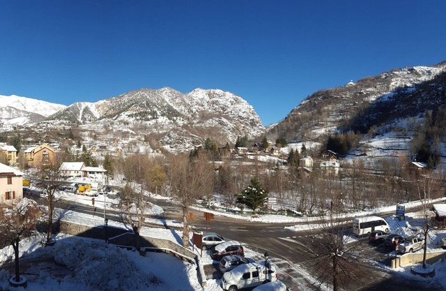 Chalet-style apartment in a village, 300m from the cable car