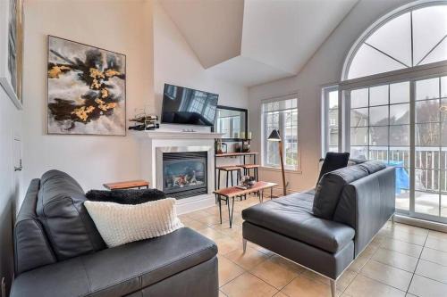 Chalet Saint-Sauveur with heated pool during Summer and Ski in Ski out!