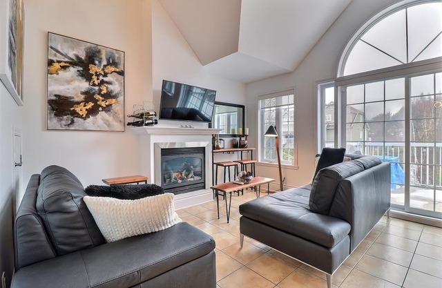 Chalet Saint-Sauveur with heated pool (Summer) and Ski in Ski out!