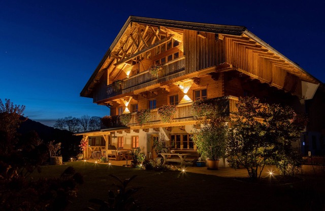 Chalet-style apartment in a high seat *feeling of a mountain hut on a farm*